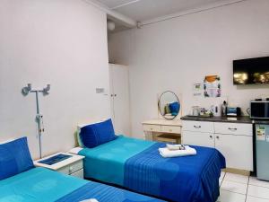 Η κουζίνα ή μικρή κουζίνα στο Boathouse Bed and Biscuit - Cabin +7 φωτογραφίες
