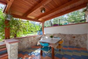 a patio with a table and chairs in a house at B&B Tor Di Lupo in Mattinata