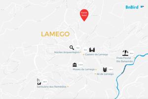 eine Karte von Manaoco mit einem roten Marker in der Unterkunft Casa de Monsanto | Lamego in Lamego