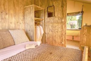 Ένα ή περισσότερα κρεβάτια σε δωμάτιο στο Procida Camp & Resort - La Caravella