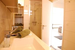 a bathroom with a sink and a shower at Hengelo-Inn in Hengelo