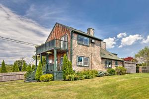 Foto da galeria de Coastal Abode with Beach Views, Walk to Beach and Bars em Middletown