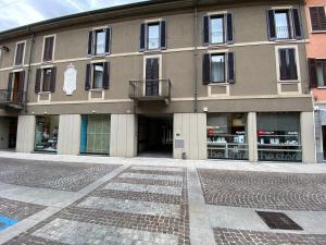 a large building with windows and a courtyard at Le Camere di Garibaldi in Borgomanero
