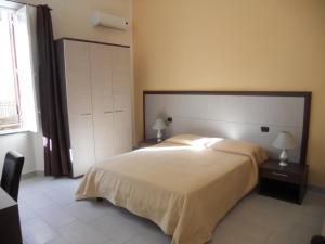 Ένα ή περισσότερα κρεβάτια σε δωμάτιο στο Sant'Agostino Affittacamere