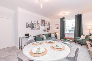Gallery image of Oxfordshire Living - The Spencer Apartment - Woodstock in Woodstock