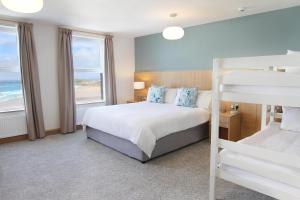 Cama ou camas em um quarto em Esplanade Hotel