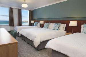 מיטה או מיטות בחדר ב-Esplanade Hotel