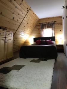 Кровать или кровати в номере Planinski biser Mokra Gora