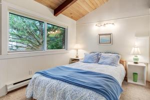 a bedroom with a bed and a window at Dune Grass Cottage in Copalis Beach