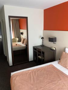 Postel nebo postele na pokoji v ubytování Hotel Georges