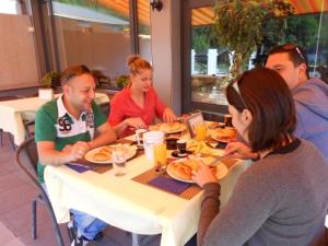 Comida en o cerca de este hotel