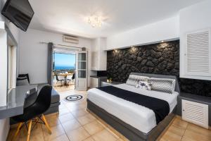 Postel nebo postele na pokoji v ubytování Plastiras Rooms