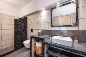 Koupelna v ubytování Plastiras Rooms