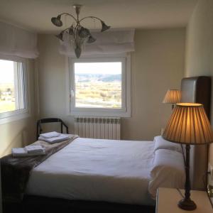 a bedroom with a bed and a window at Tudela Mirador de Bardenas in Tudela