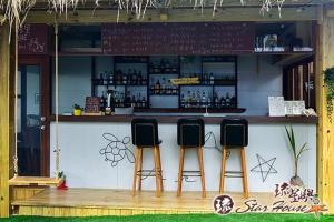 Hol lub bar w obiekcie Star House