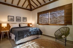 Un pat sau paturi într-o cameră la Flamboyant Residence Quadrado