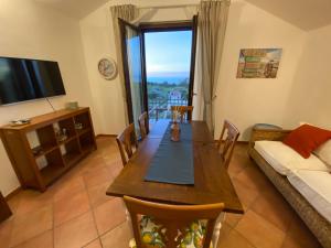 TV a/nebo společenská místnost v ubytování Tyrrhenian Sea Apartment