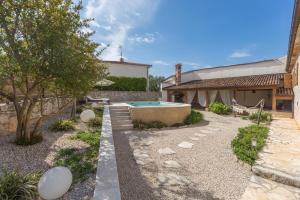 a backyard with a swimming pool and a house at Casa Jagoda in Višnjan