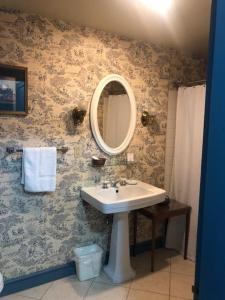 Phòng tắm tại The Inn at Montpelier