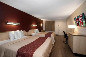 Cama o camas de una habitación en Red Roof Inn Indianapolis - Greenwood