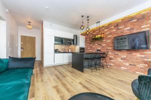 Kuchyňa alebo kuchynka v ubytovaní Pomorskie Apartamenty Bernadowska Silver