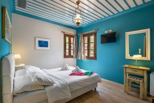 Postel nebo postele na pokoji v ubytování Zissis Hotel
