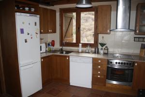 A kitchen or kitchenette at Cobert de Martí