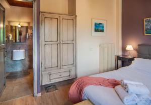 Postel nebo postele na pokoji v ubytování Zissis Hotel