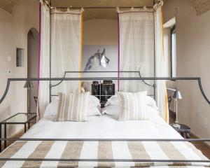 
a bedroom with a bed and a mirror at Castello di Gabiano in Gabiano

