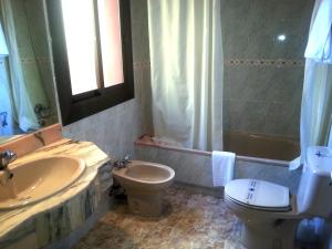 Koupelna v ubytování Hotel Hostal del Sol