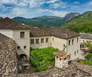 Ein allgemeiner Bergblick oder ein Berglick von des Hotels aus