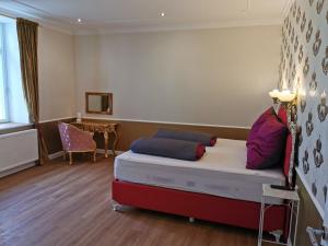 Un pat sau paturi într-o cameră la Herrenhaus-Henriettenhof