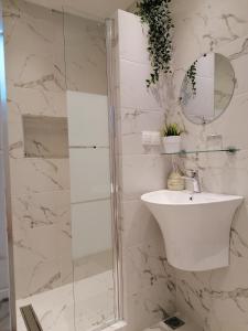 Koupelna v ubytování Sea Pleasure Apartment + 20 fotografií