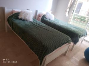 Uma cama ou camas num quarto em Kenz Mehdia Beach Residence Touristique 50m de la Plage