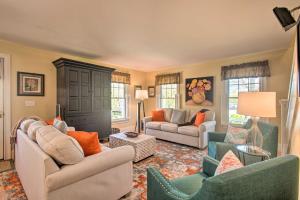 Gallery image of Traditional Marthas Vineyard Home with Porch and Yard in Oak Bluffs