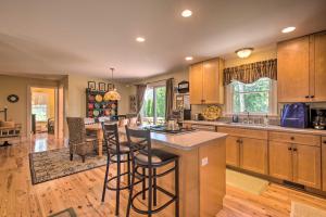 Gallery image of Traditional Marthas Vineyard Home with Porch and Yard in Oak Bluffs