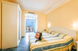 Postel nebo postele na pokoji v ubytování Hotel Cava Dell'Isola