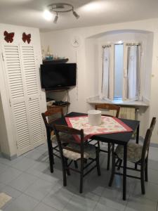 A television and/or entertainment centre at Casa Ida