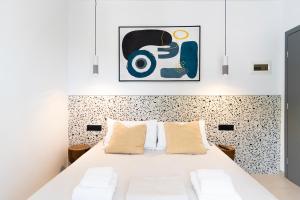 A bed or beds in a room at Seaside Suites