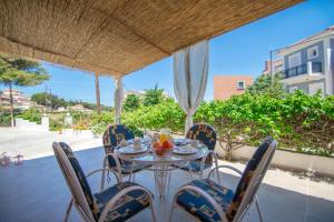 Fotografie z fotogalerie ubytování Dora's Tsilivi Beach House A by "elite" v destinaci Plános