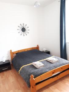 a bedroom with a bed with two towels on it at Maison de pêcheur idéalement située. in Le Tréport