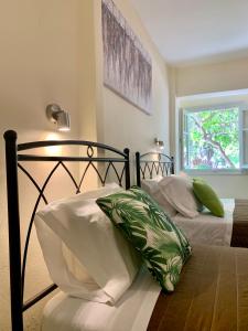 Postel nebo postele na pokoji v ubytování Costas Rooms