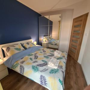 Posteľ alebo postele v izbe v ubytovaní Apartament Słoneczne Nabrzeże