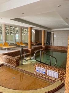 Basen w obiekcie Bike & Spa Velence Apartman lub w pobliżu