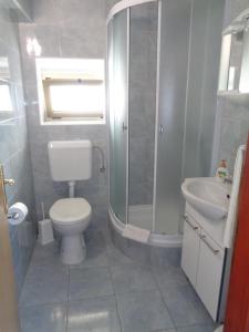 Koupelna v ubytování Guesthouse Lopar (824)