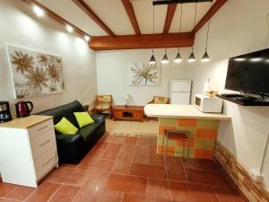 A kitchen or kitchenette at Apartamento Aymara de StarApsTenerife Még 5 kép