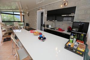 Η κουζίνα ή μικρή κουζίνα στο Appartement au calme à 15 minutes de Sartène