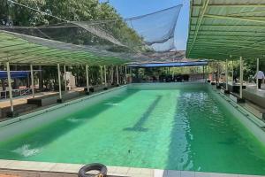 Swimmingpoolen hos eller tæt på Taman Wisata Siwalk Cottage Syariah