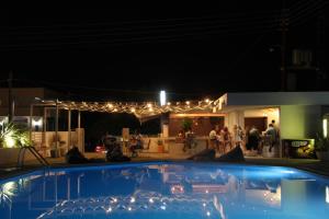 The swimming pool at or close to Seaside Suites