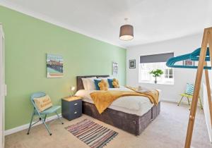 a bedroom with green walls and a bunk bed at The Old Brewery House - By My Getaways - Free Parking in Brighton & Hove